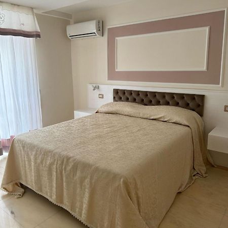 Bernini House Naples Hotell Exteriör bild