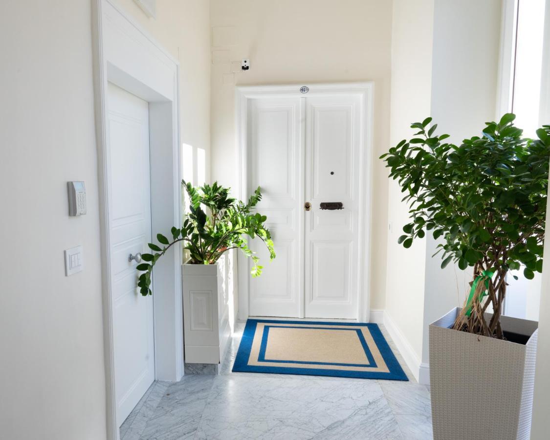 Bernini House Naples Hotell Exteriör bild