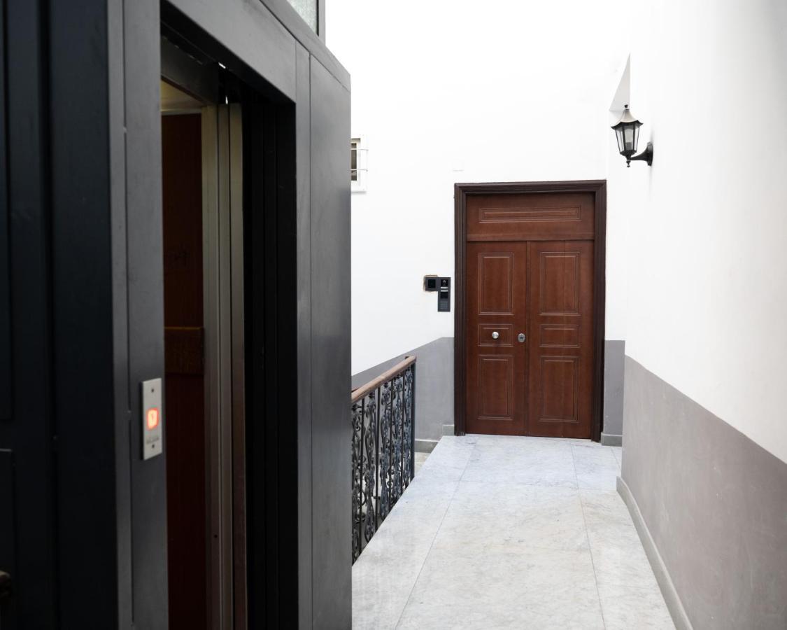 Bernini House Naples Hotell Exteriör bild