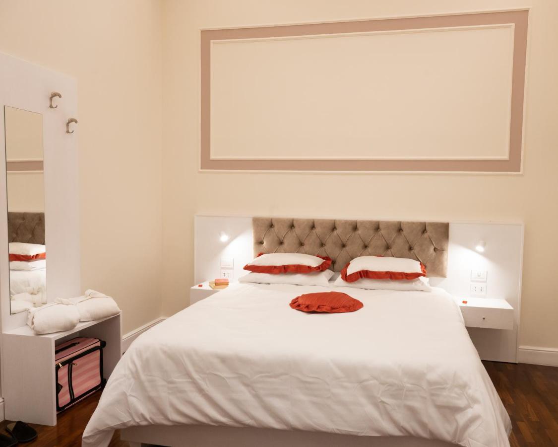 Bernini House Naples Hotell Exteriör bild