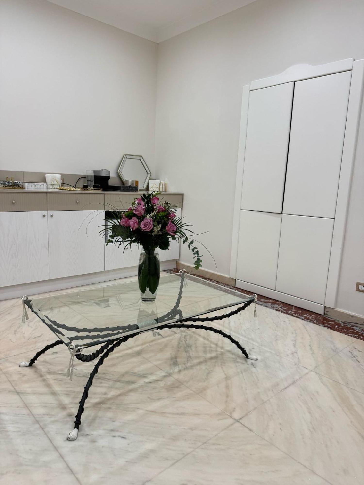 Bernini House Naples Hotell Exteriör bild