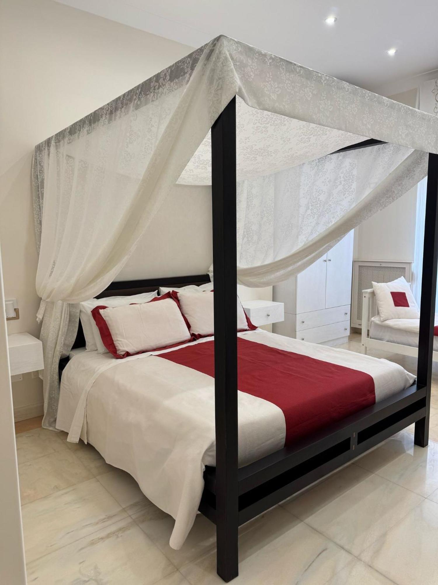 Bernini House Naples Hotell Exteriör bild