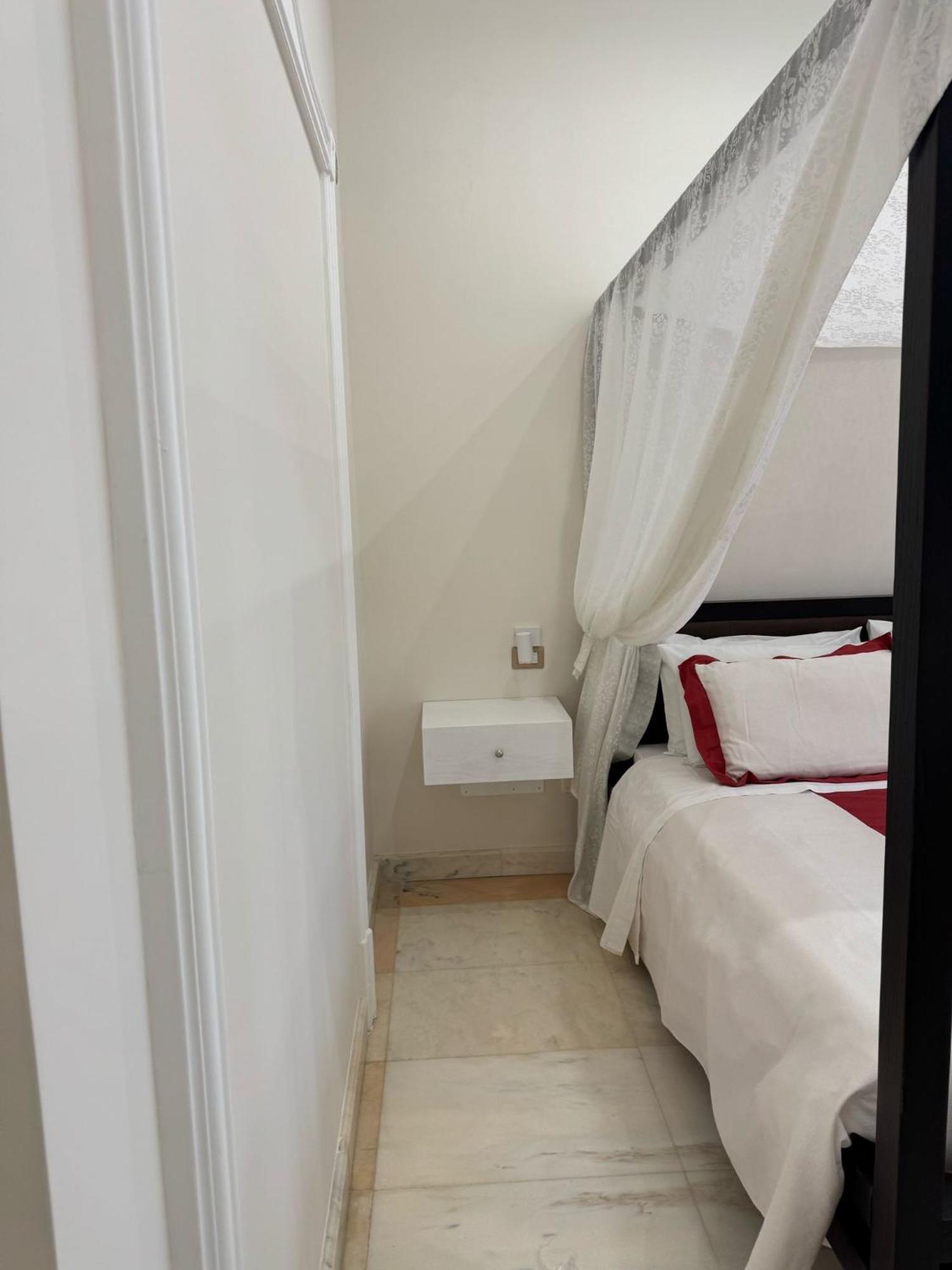 Bernini House Naples Hotell Exteriör bild